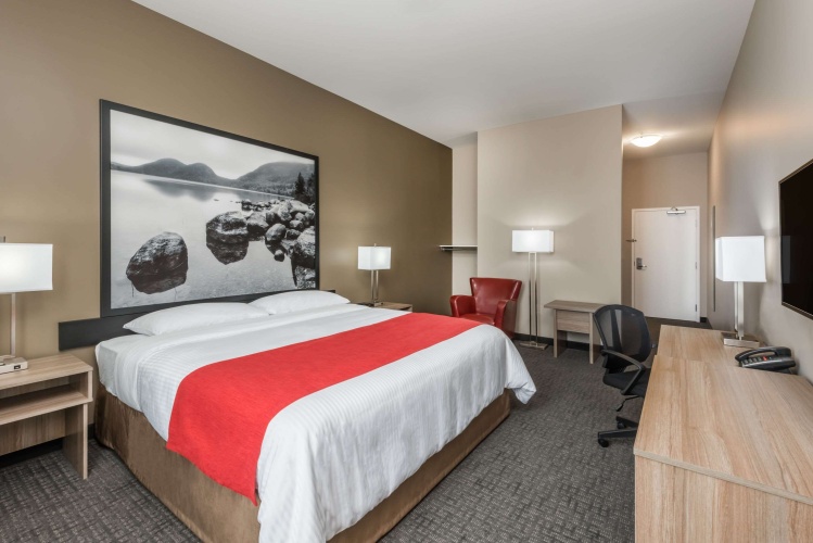 Super 8 By Wyndham Mont Laurier photo 8