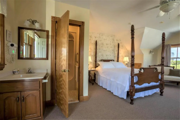 Rose Farm Inn