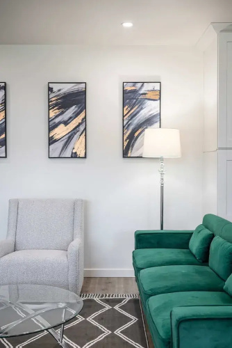 Foothills Oasis w Private Balcony Free Parking 3