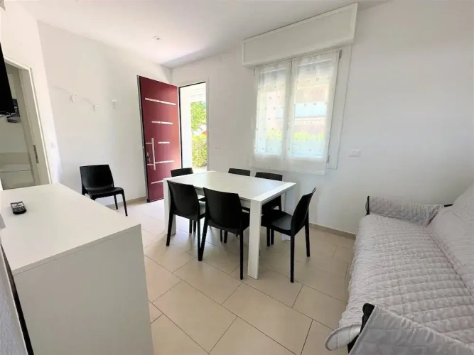 3 Bedrooms Apartment