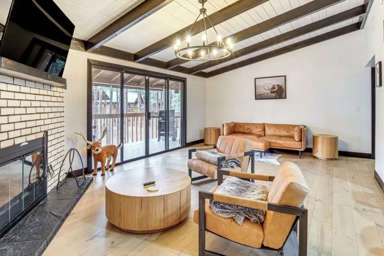 3 Bedrooms Apartment