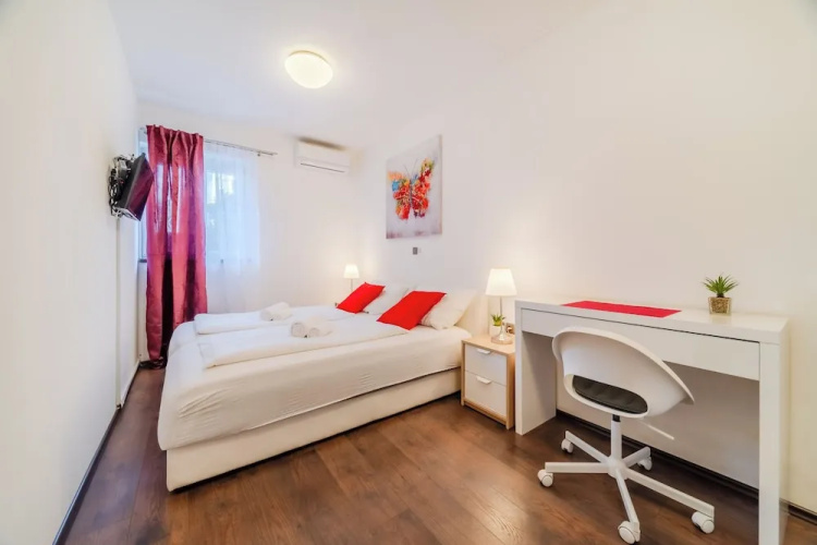 Red Vibe Studio Central 2
