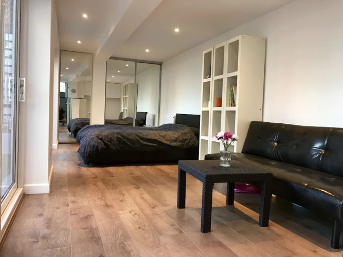 Spacious Flat With Private Patio Right by Kings X Station
