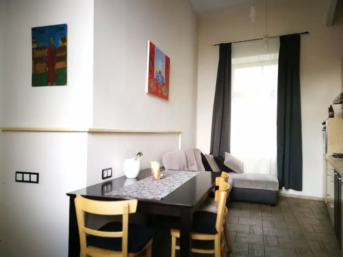 2 Bedroom Apartment near Town Hall