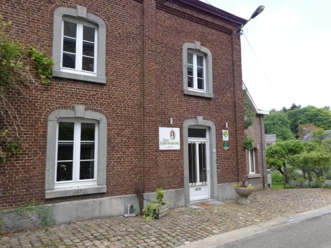 4 Bedrooms Cottage
