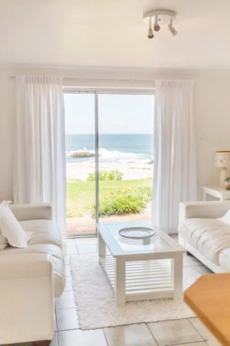 No 4 on Cliff, Beach Club