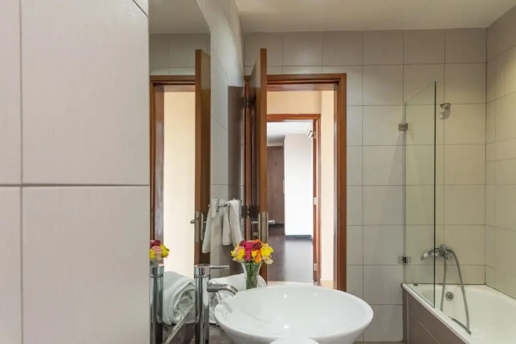 2 Bedrooms Apartment with city view