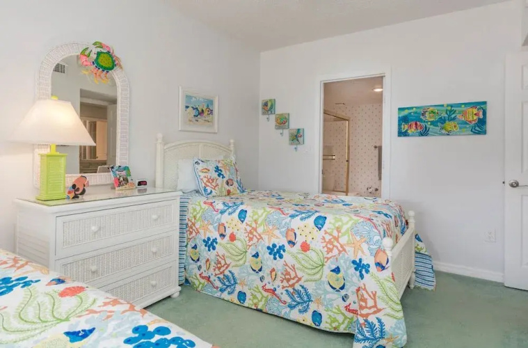 OC104 - Ocean Condo by RedAwning