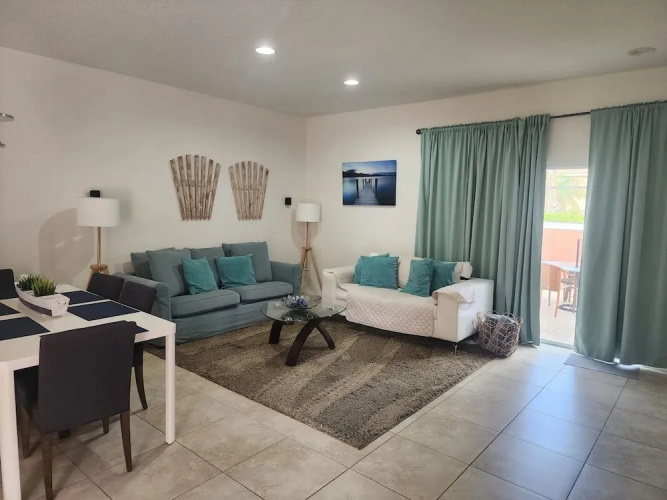 Charming 3BR Retreat Jacuzzi Comfort for 6