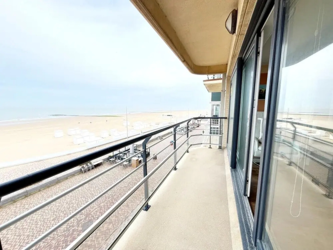 Apartment in Wenduine With Stunning Sea Views