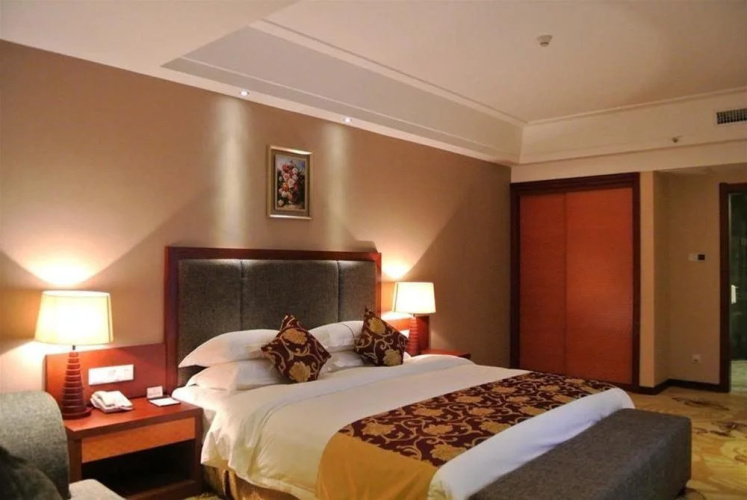 Mer Jade Crown Jianguo Hotel