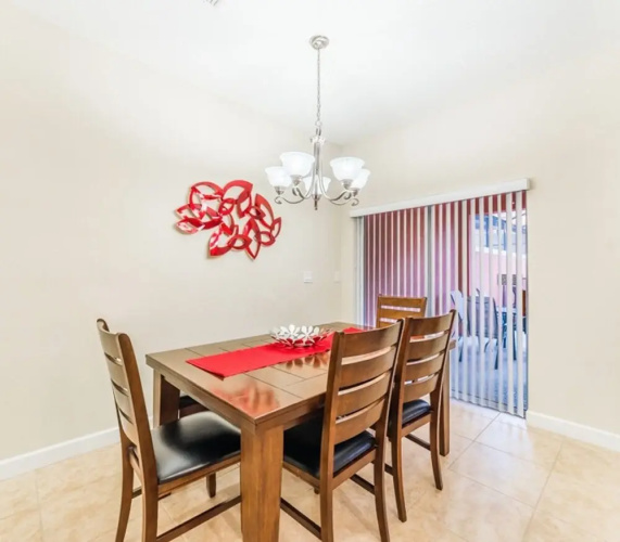 Paradise Palms 8925