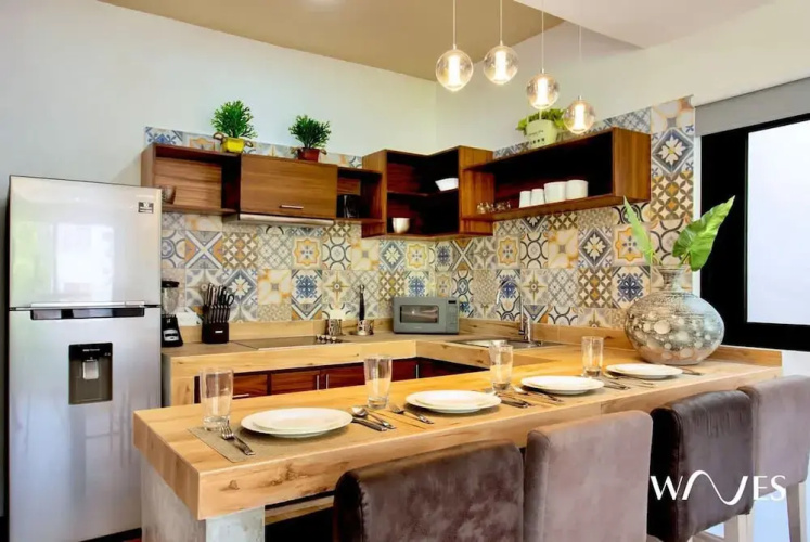 Spacious 1 BR With Great Location Rooftop Pool by Waves Management
