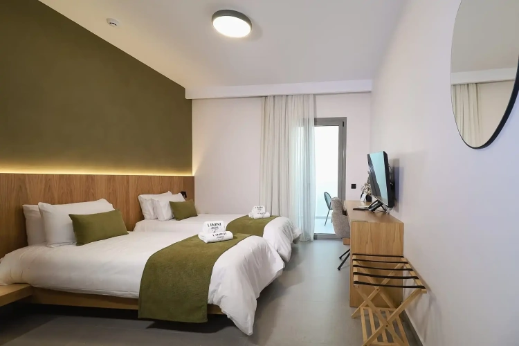 Standard Twin room with balcony