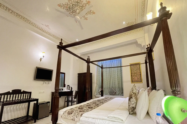 Hotel Boheda Palace