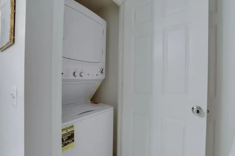 Fascinating Apt in Ballston With Gym