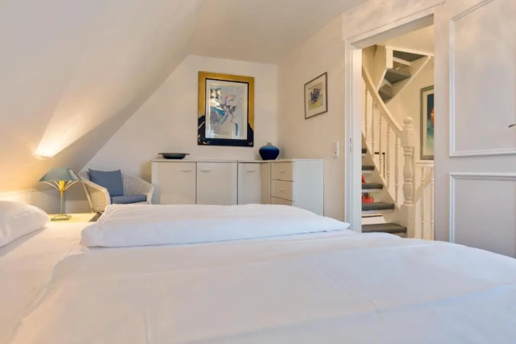 5 Bedrooms Cottage