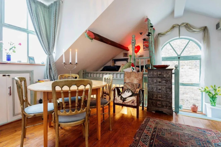 Veeve - The Attic Studio