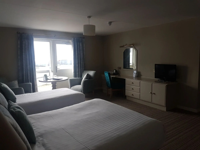 Causeway Hotel