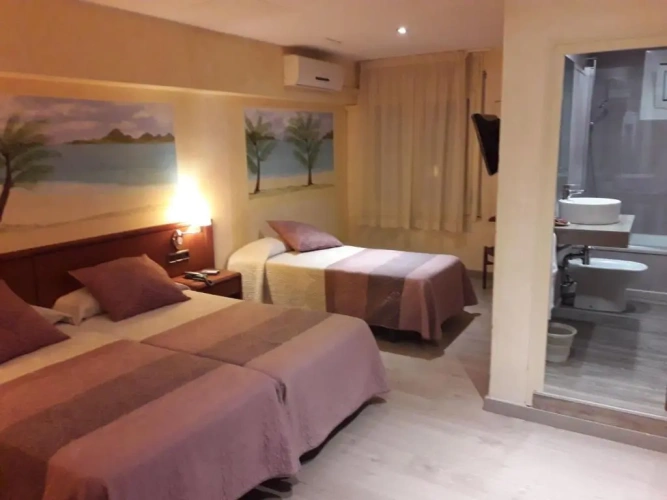 Standard Triple room