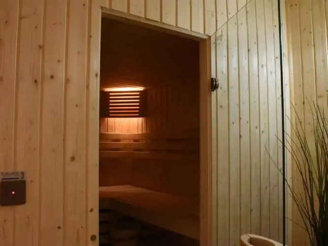 Spacious 8-bedroom Chalet
