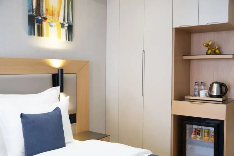 Standard Double room with city view