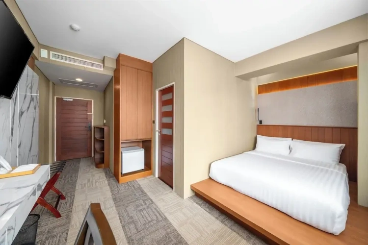 Standard Double room with city view