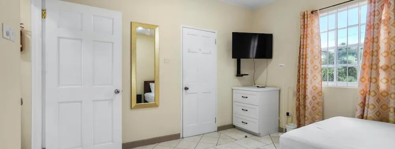 Your quaint home just steps from beach