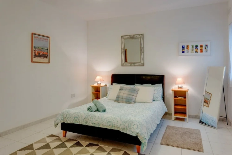 3 Bedrooms Apartment