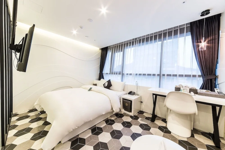 Superior Double room with city view