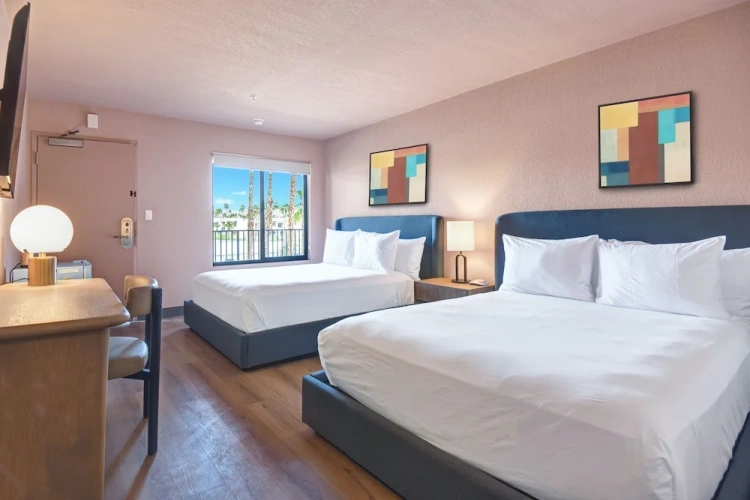 Deluxe Quadruple room