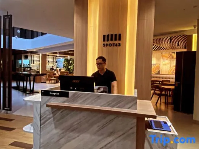 Spot 43 Cafe and Hotel