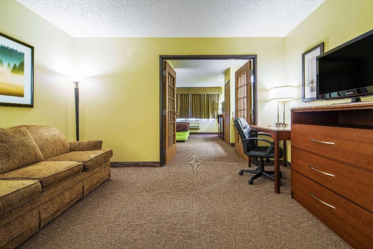 1 Bedroom Deluxe Double Suite
