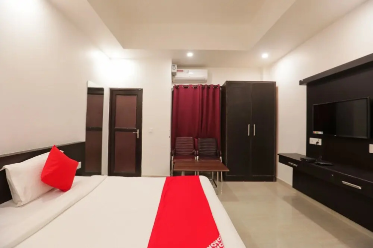 OYO 43440 Hotel Belmorrise
