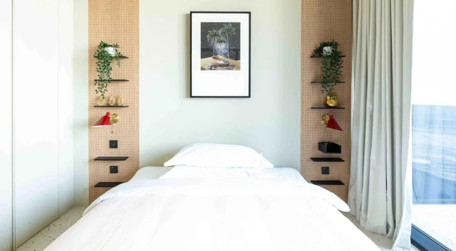 Sleek 1BR w Balcony in Business Bay