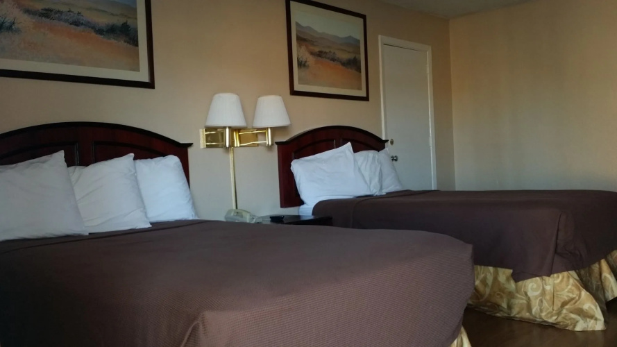 R Nite Star Inn & Suite