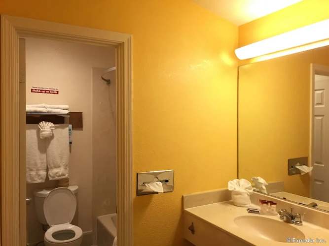 Econo Lodge At The Park