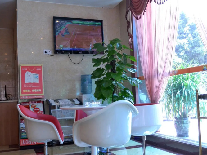 Nanning Hawks Holiday Hotel