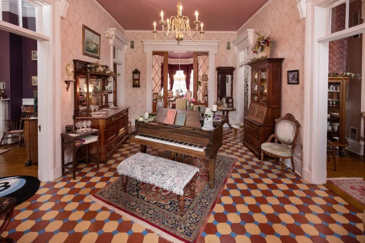 The Steamboat House Bed & Breakfast