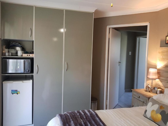 Standard Twin room with garden view