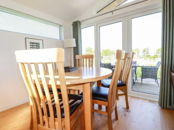 5 Meadow Retreat