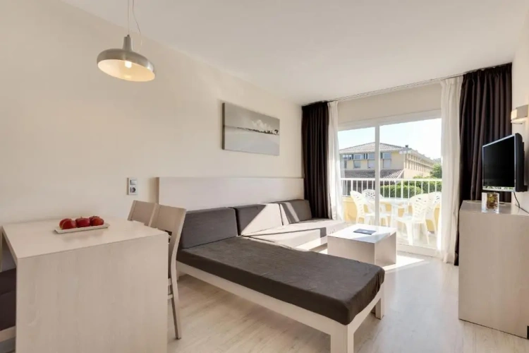 1 Bedroom Apartment with balcony