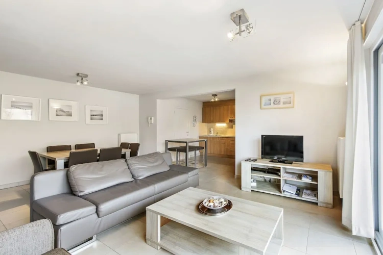 2 Bedrooms Apartment