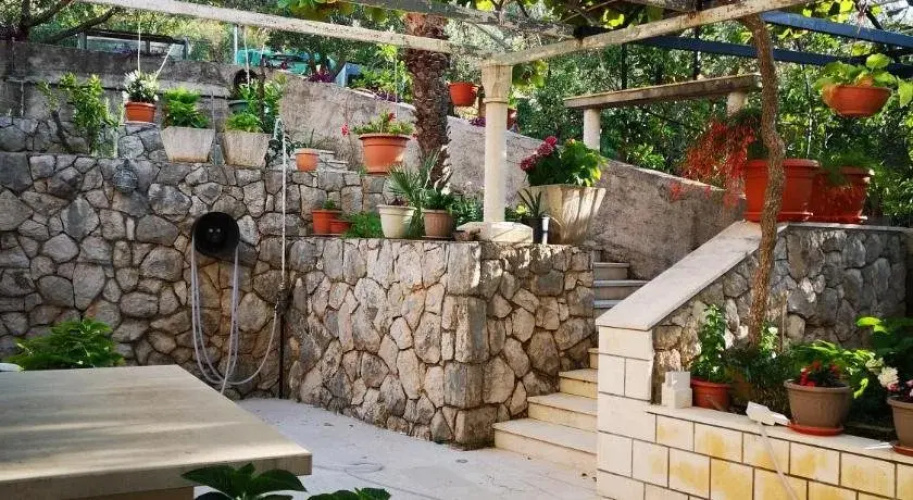 Apartments and Rooms Villa Mir
