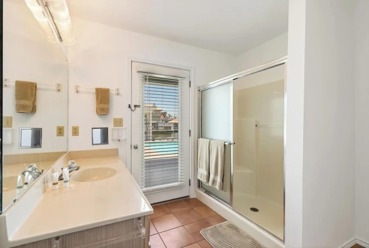 Standard Sextuple room with pool view