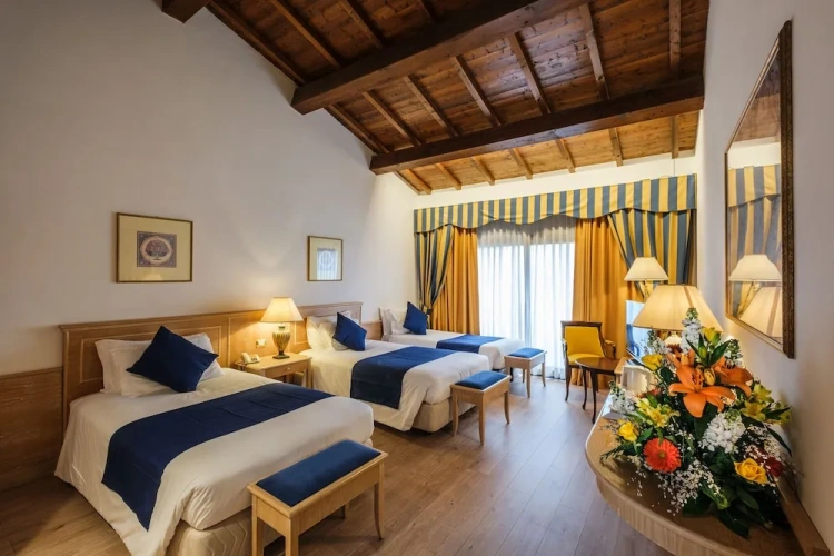Standard Triple room with balcony