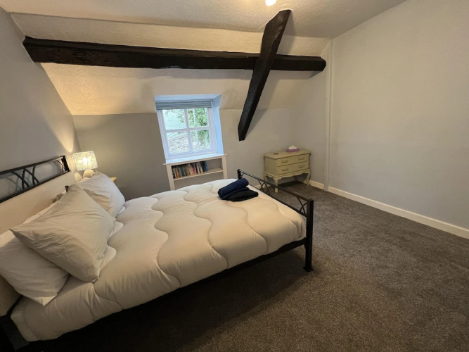 Traditional 3-bed Cottage, Log Burner & Sea Views!