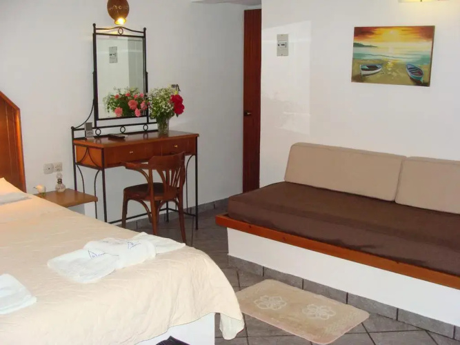 Akrogiali Studios & Rooms