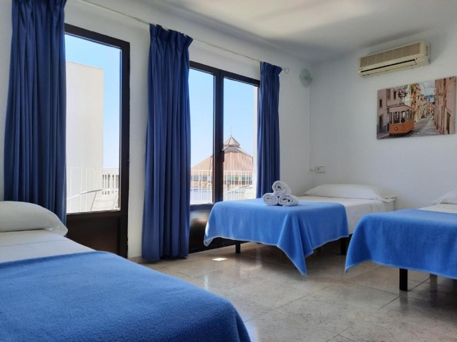 Standard Triple room with balcony