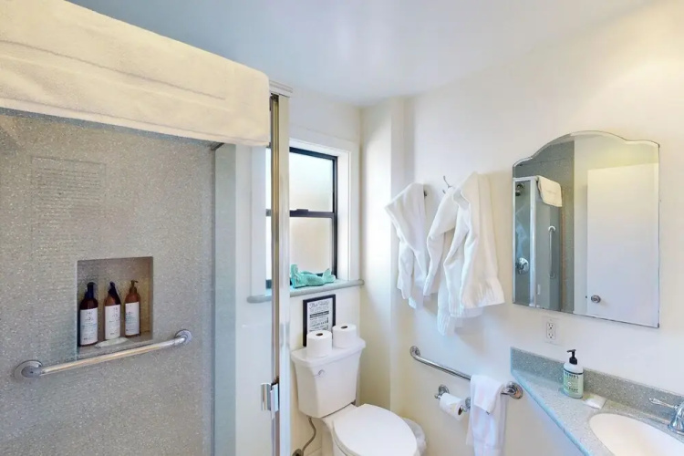 4BR Oceanfront Dog-friendly Hot Tub